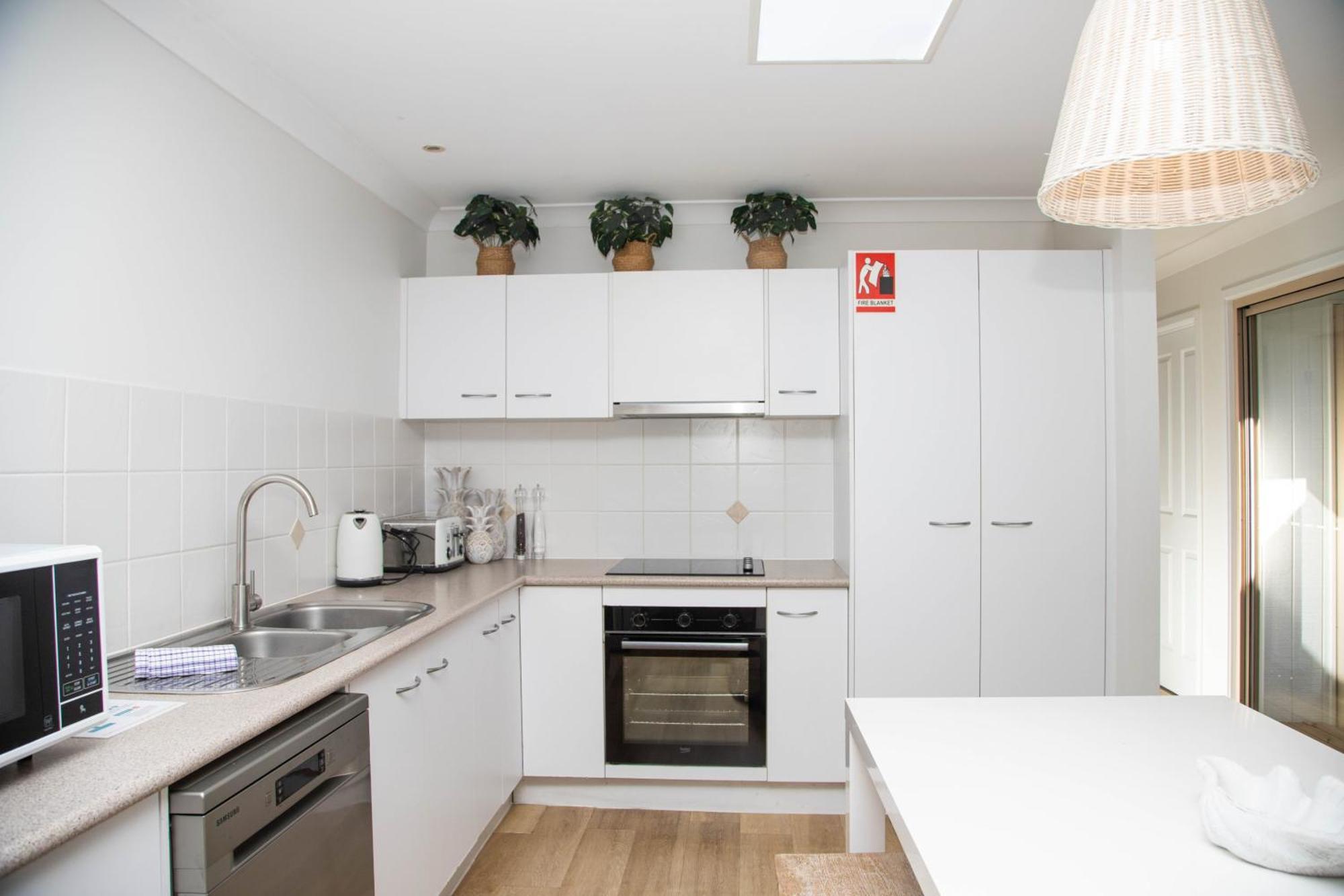 Byron Lakeside Holiday Apartments Byron Bay Esterno foto